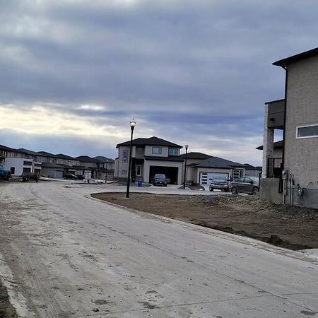 Luxury One Bedroom Winnipeg Exterior photo