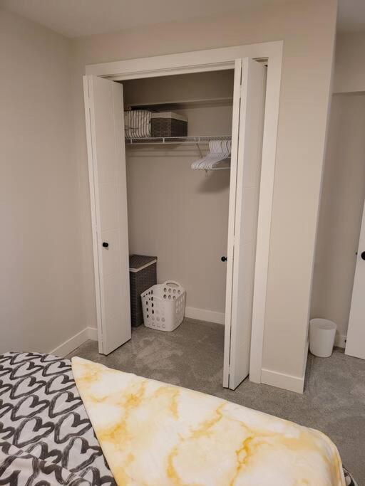 Luxury One Bedroom Winnipeg Exterior photo